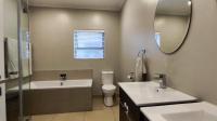 Bathroom 1 - 9 square meters of property in Bedfordview