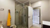 Bathroom 2 - 9 square meters of property in Bedfordview