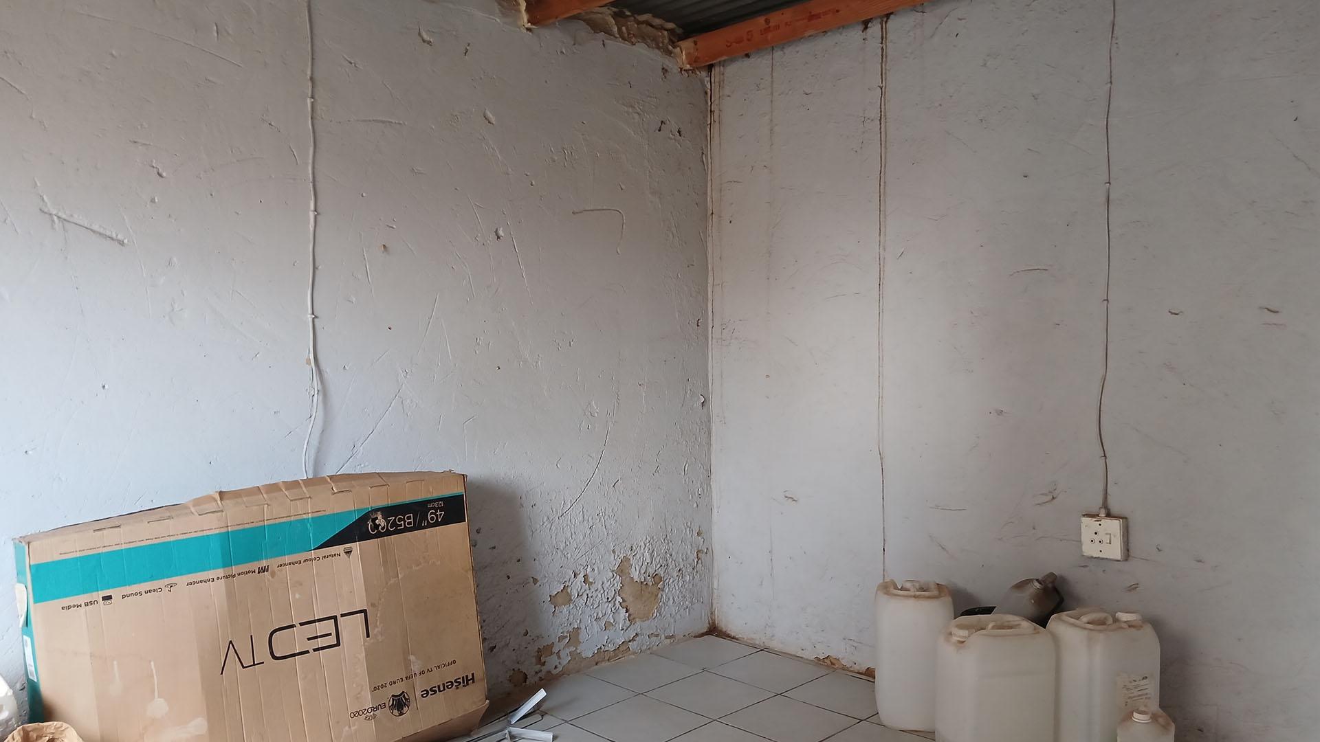 Bed Room 3 - 14 square meters of property in Protea Glen