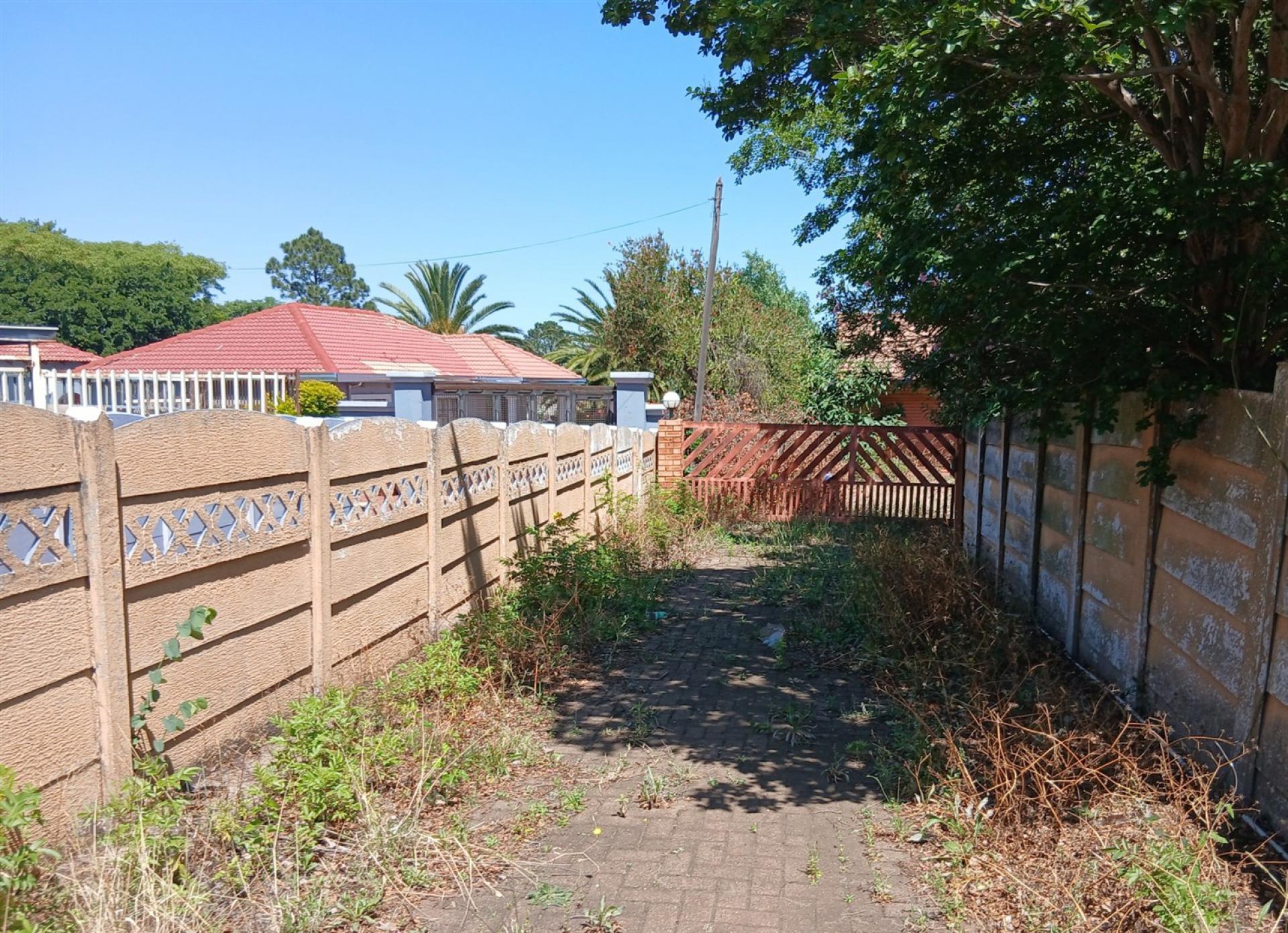 Front View of property in Esther Park