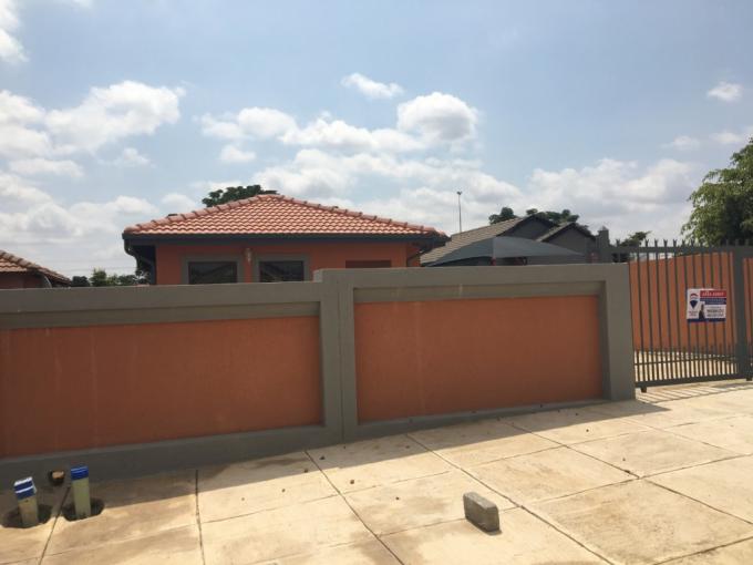 3 Bedroom House to Rent in Mabopane - Property to rent - MR610091
