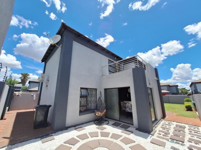 3 Bedroom Sectional Title for Sale For Sale in Annlin - MR610099