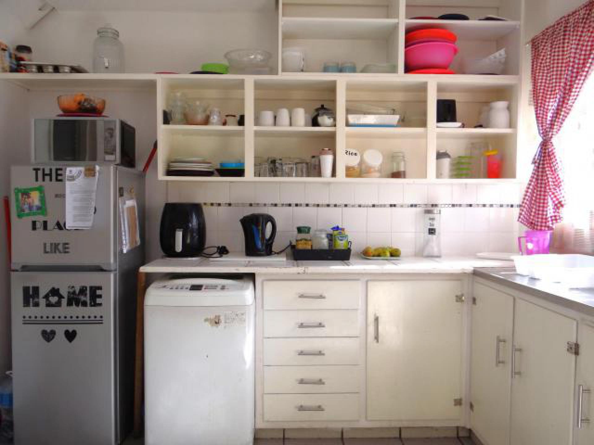 Kitchen of property in Taybank