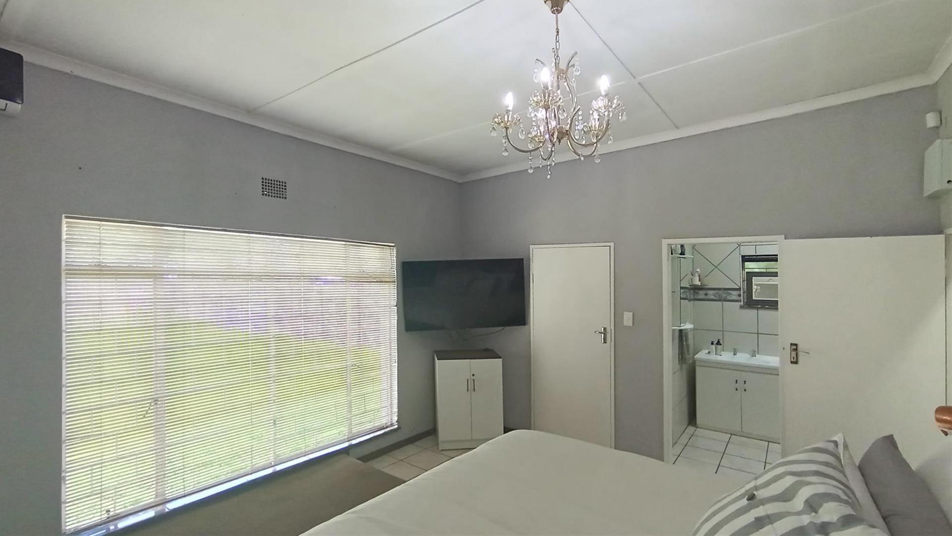 Main Bedroom - 20 square meters of property in Benoni AH