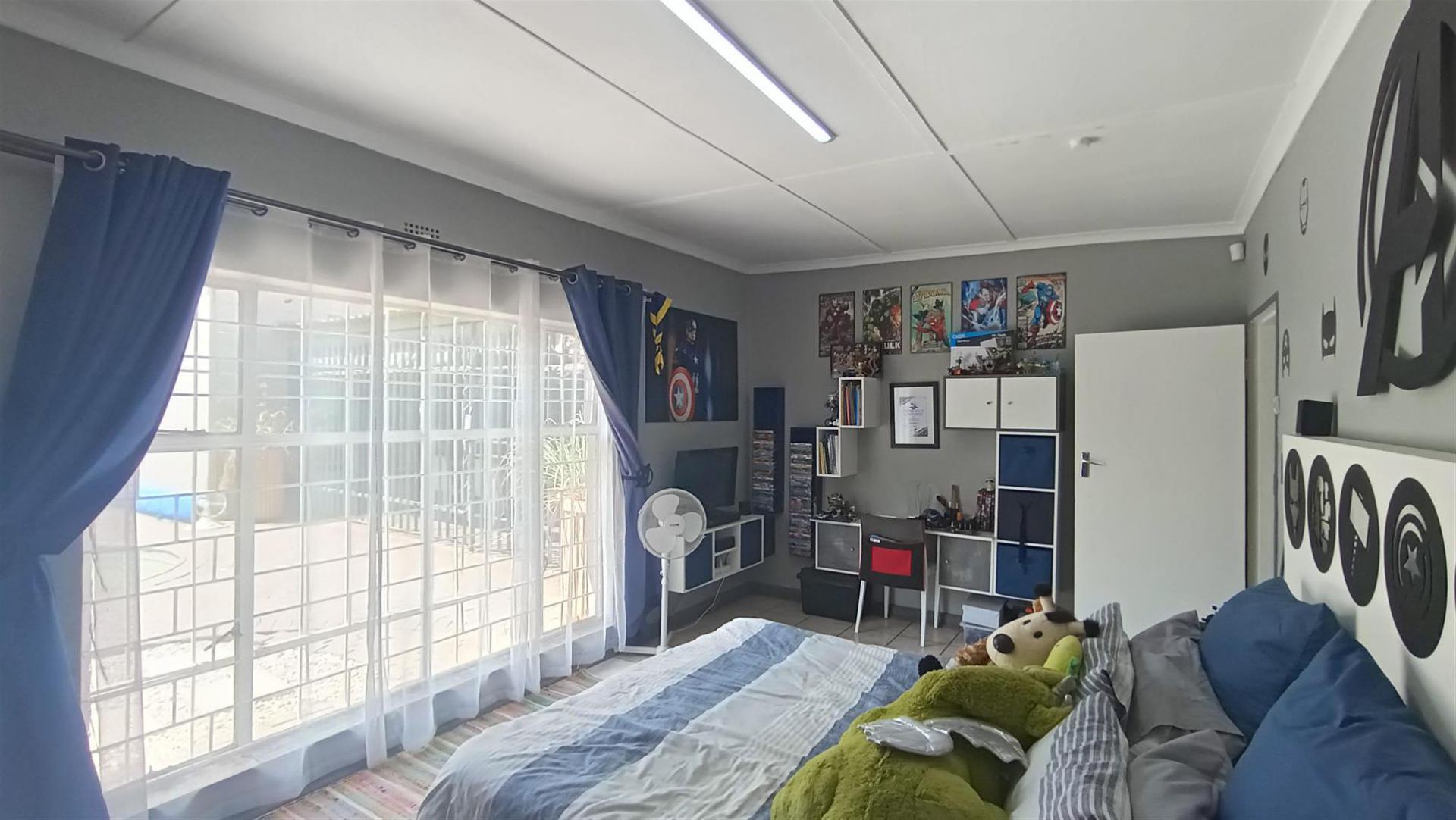 Bed Room 1 - 22 square meters of property in Benoni AH