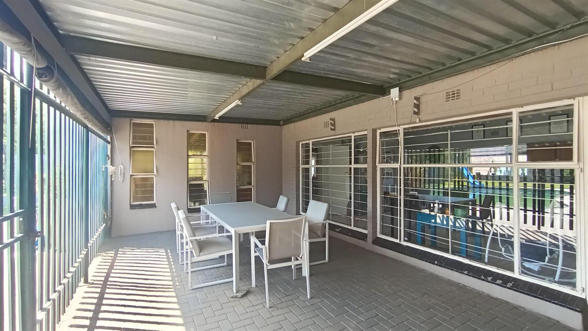 Patio - 55 square meters of property in Benoni AH