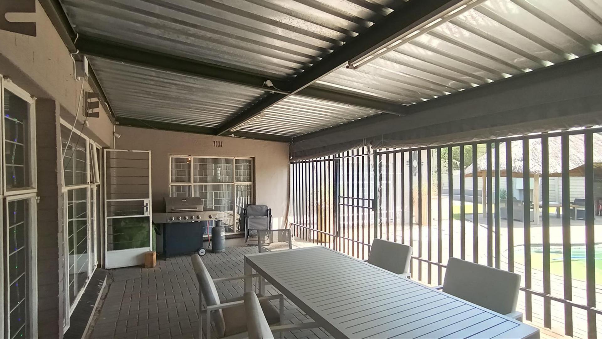 Patio - 55 square meters of property in Benoni AH