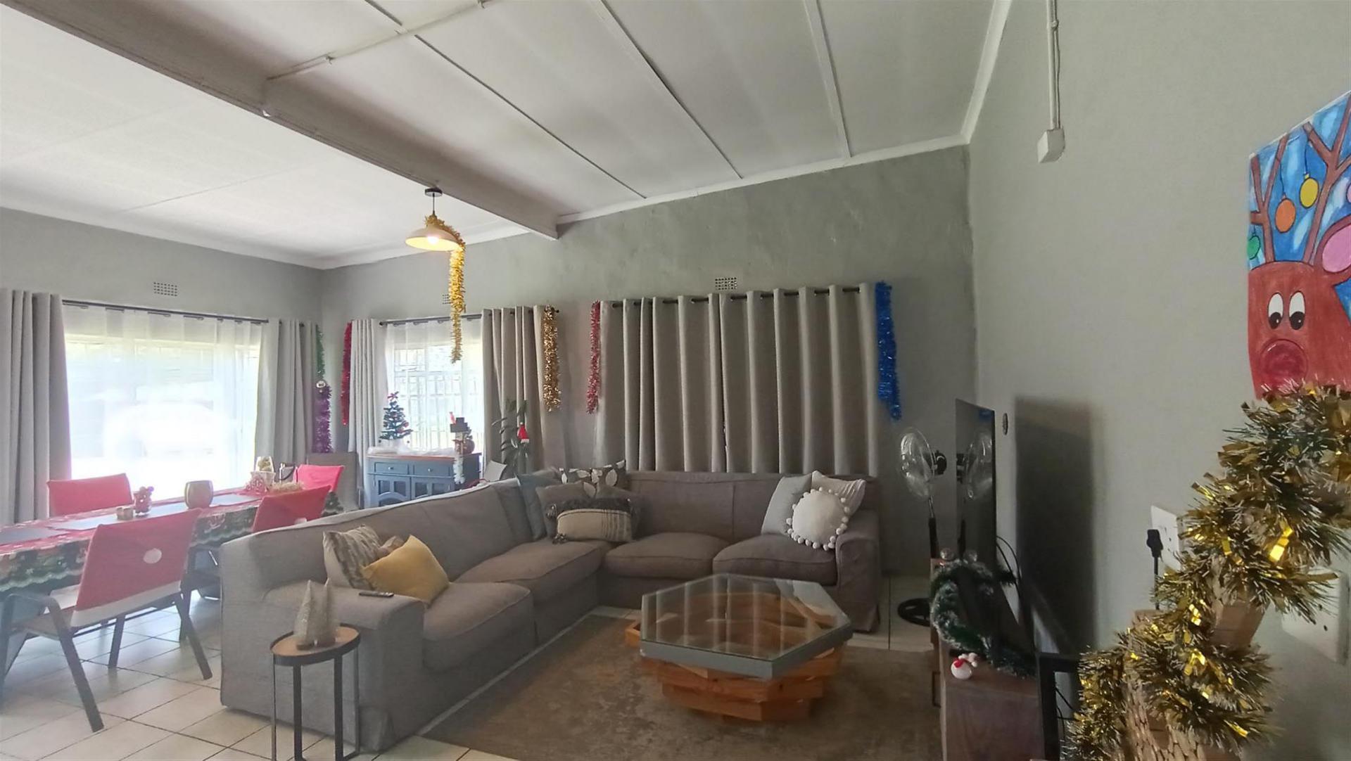 Lounges - 69 square meters of property in Benoni AH