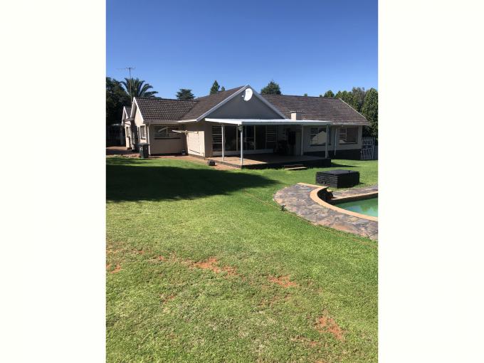 4 Bedroom House for Sale For Sale in Breaunanda - MR610151