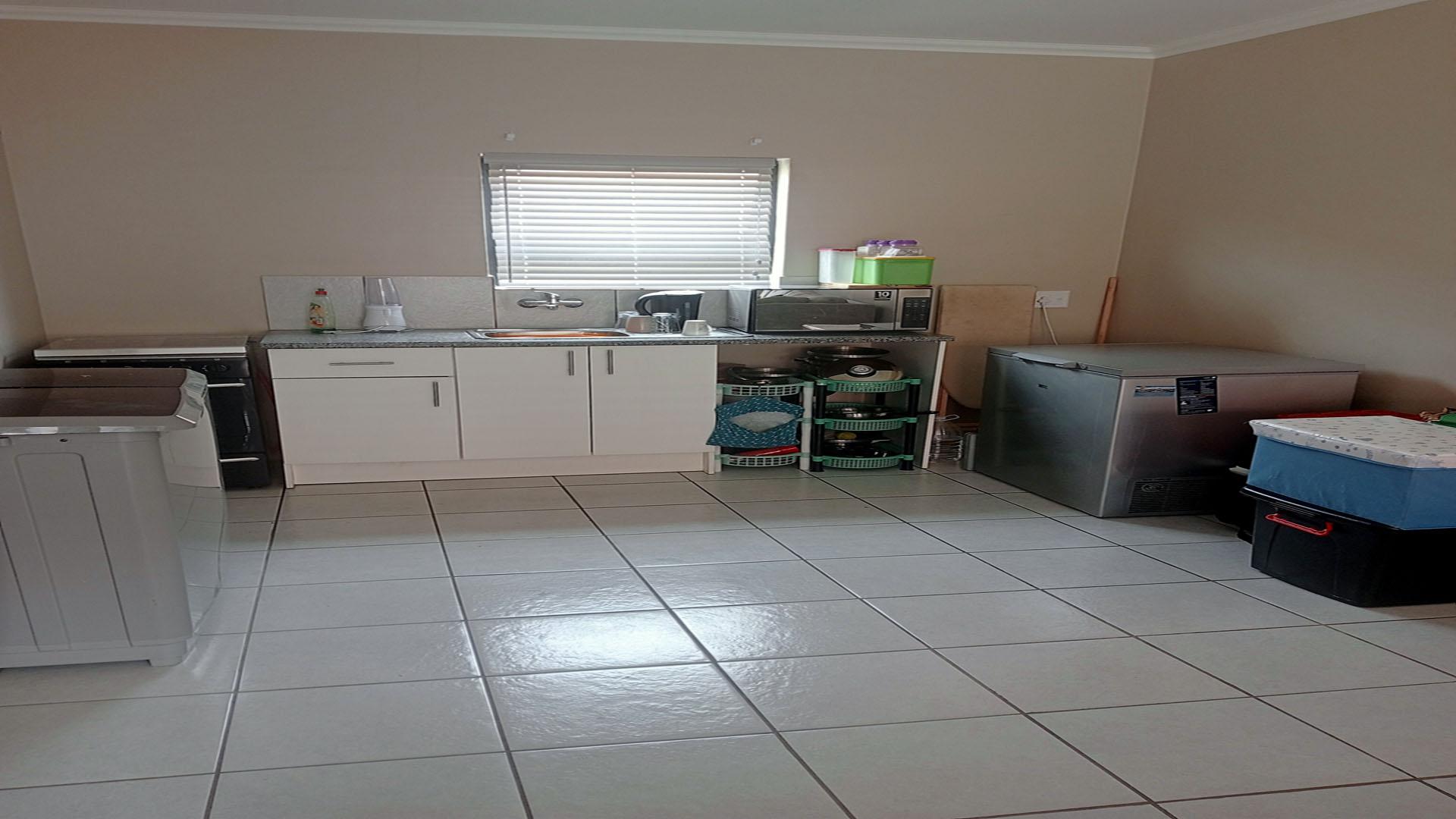 Kitchen of property in Terra Nova