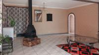 Lounges - 47 square meters of property in Zakariyya Park