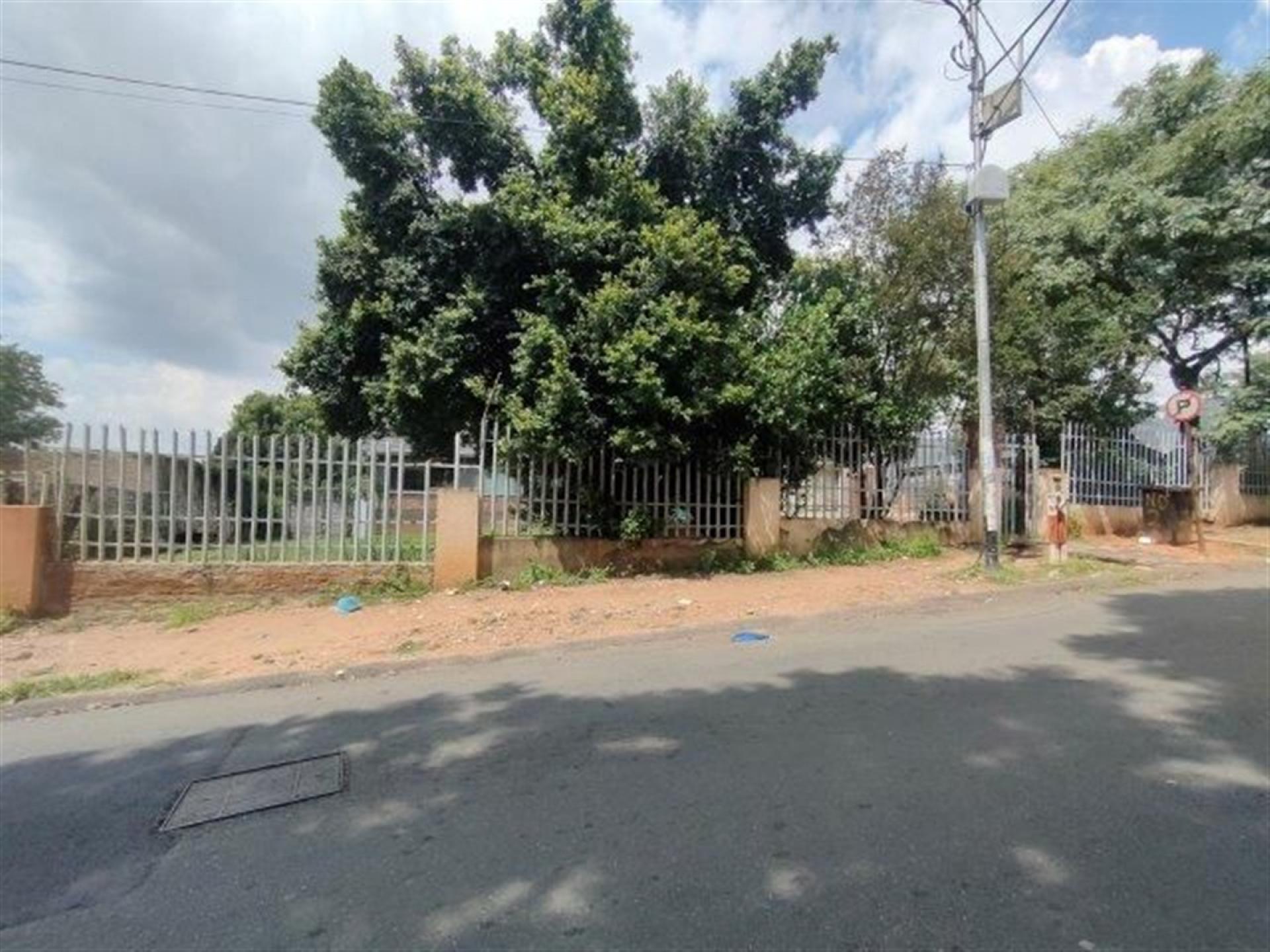 Front View of property in Kew