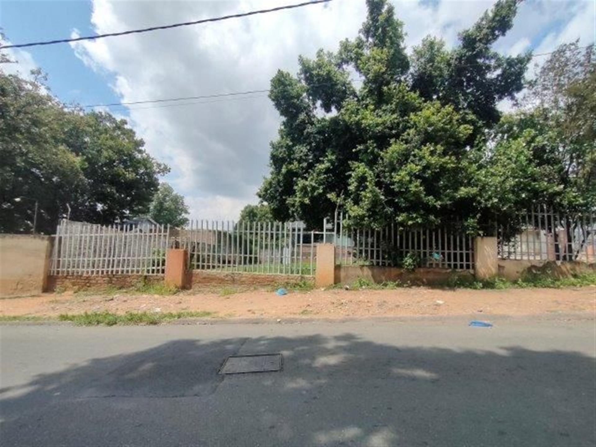 Front View of property in Kew