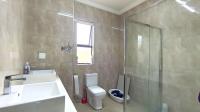 Main Bathroom - 7 square meters of property in Melodie