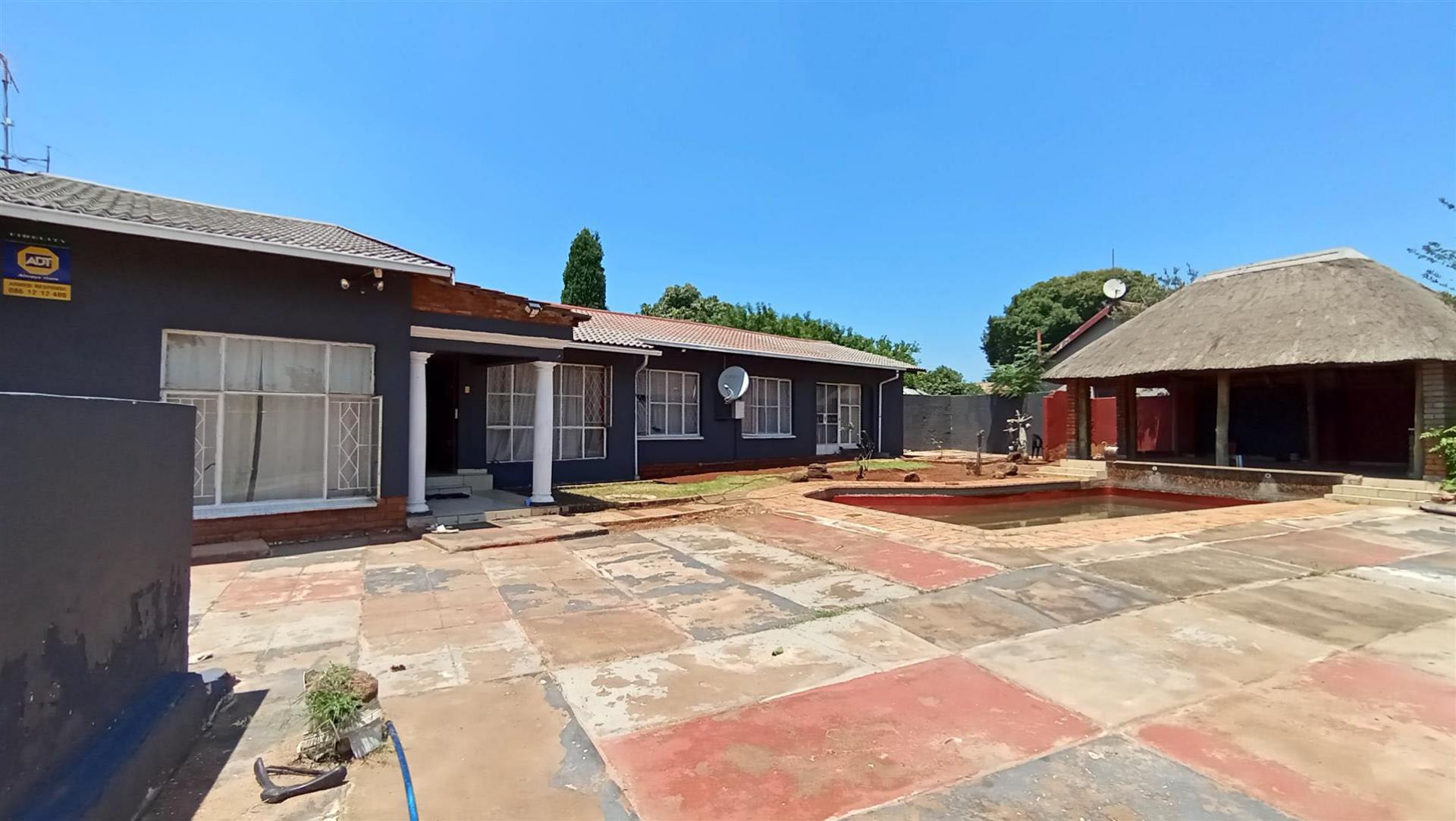 Front View of property in The Orchards