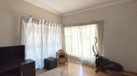Lounges - 16 square meters of property in The Orchards