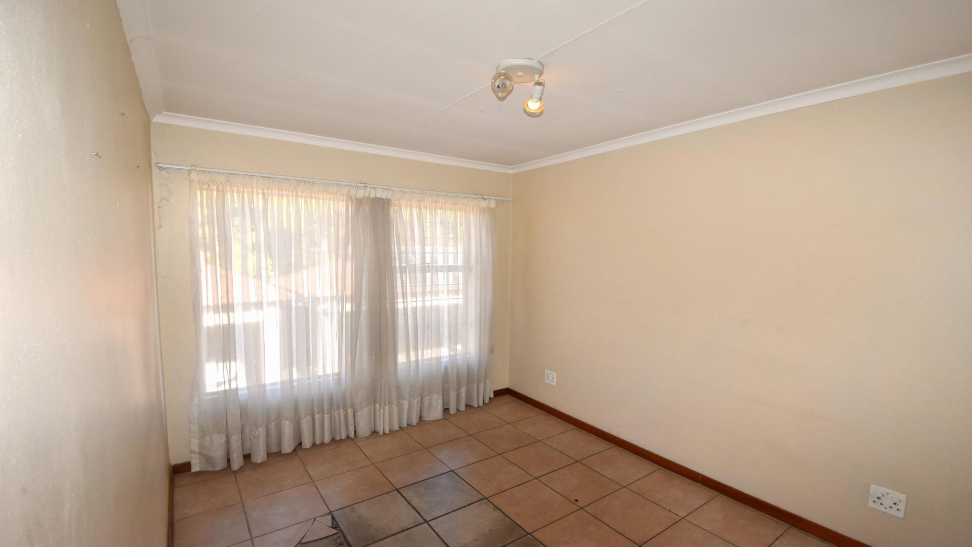 Bed Room 2 - 12 square meters of property in Van Dykpark