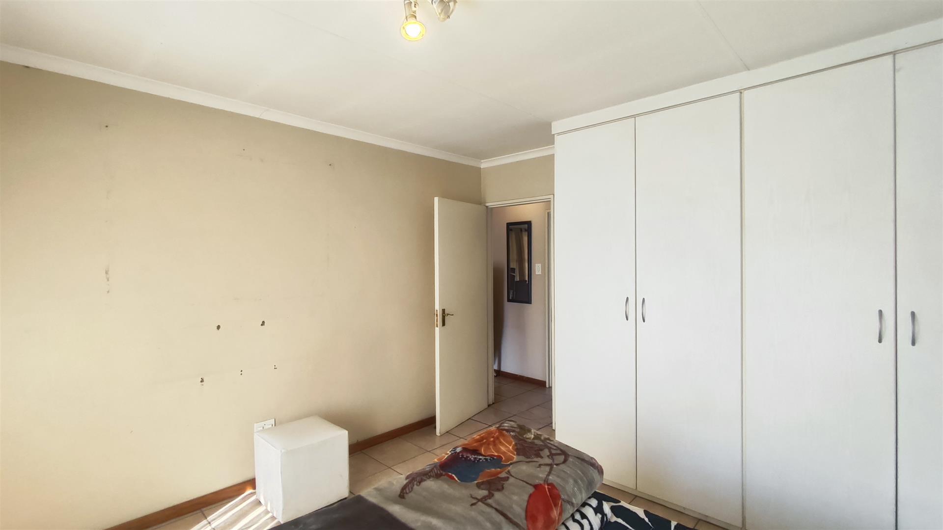 Bed Room 1 - 18 square meters of property in Van Dykpark