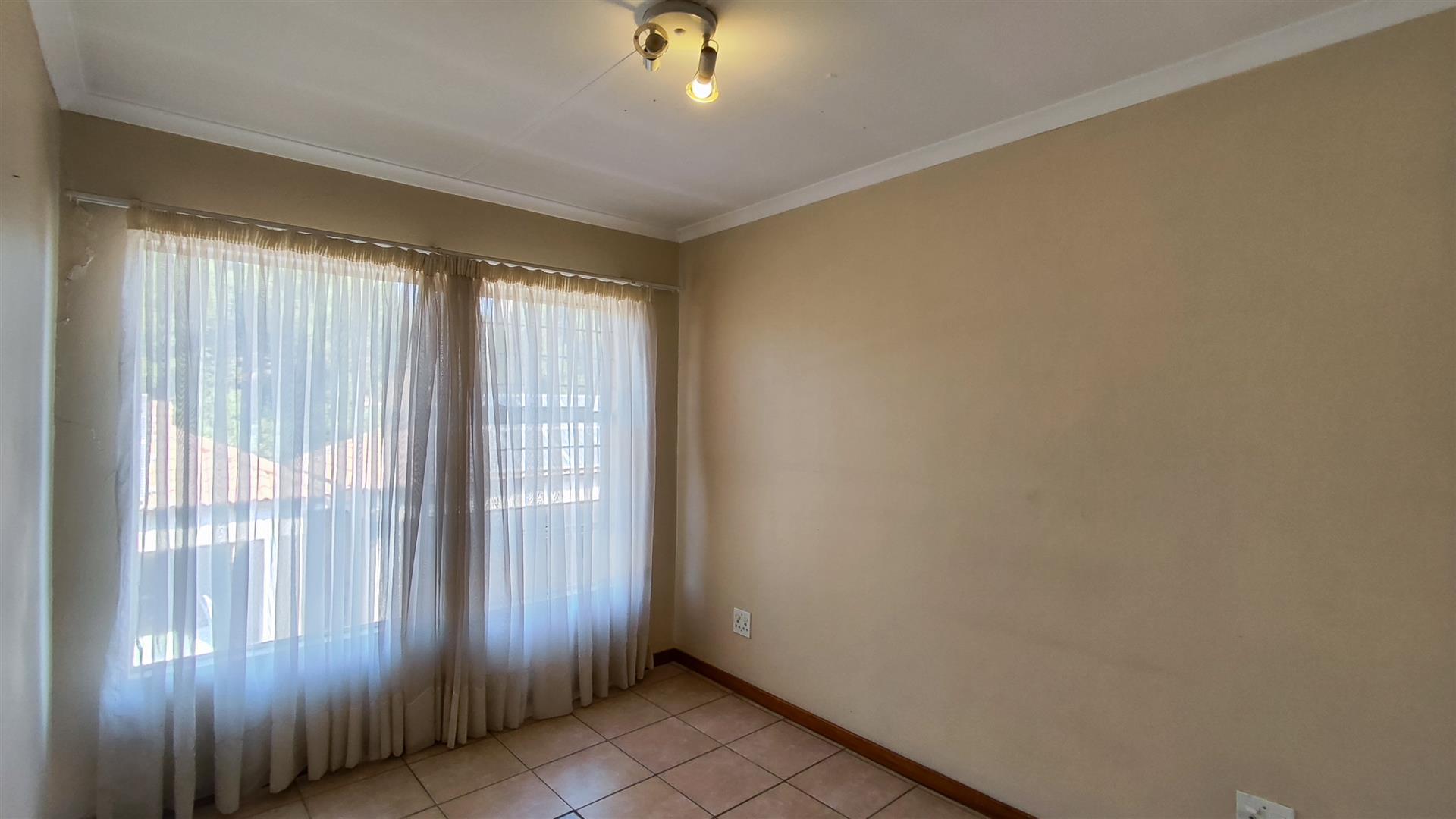 Bed Room 2 - 12 square meters of property in Van Dykpark