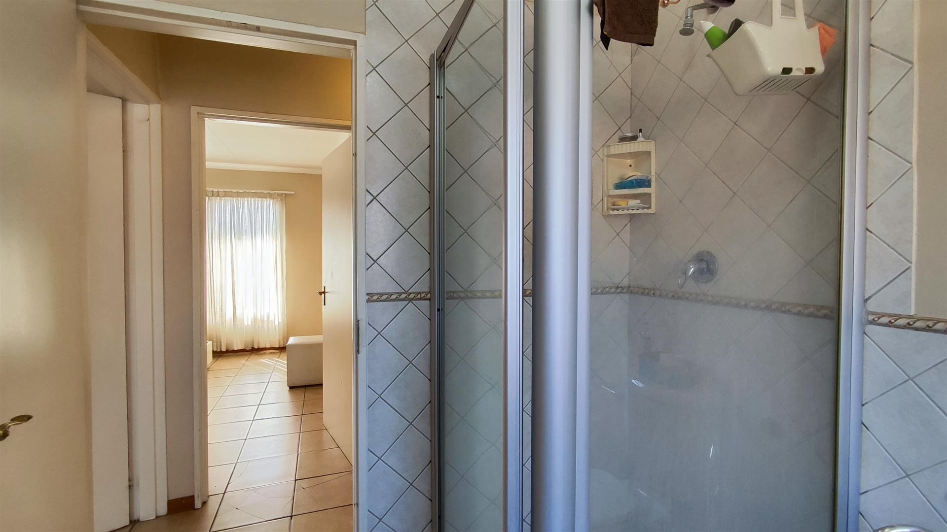 Bathroom 1 - 7 square meters of property in Van Dykpark