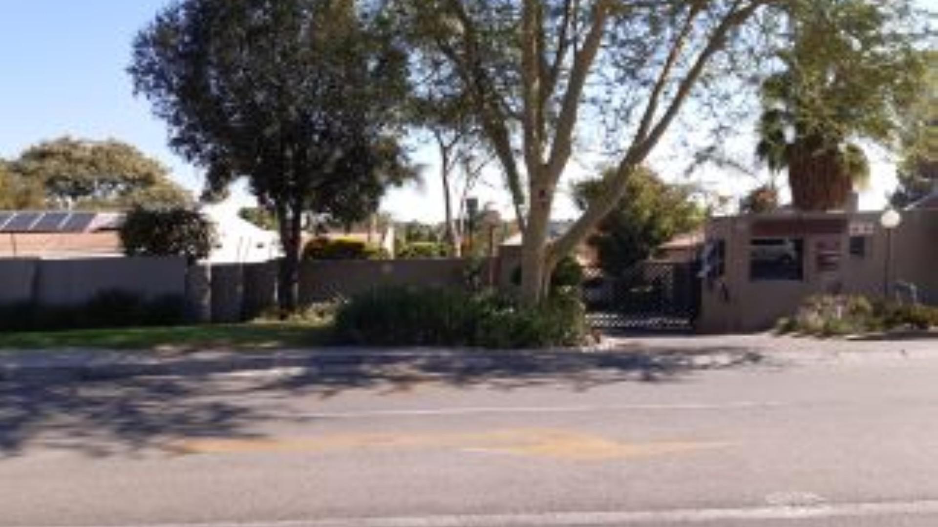 Front View of property in Douglasdale