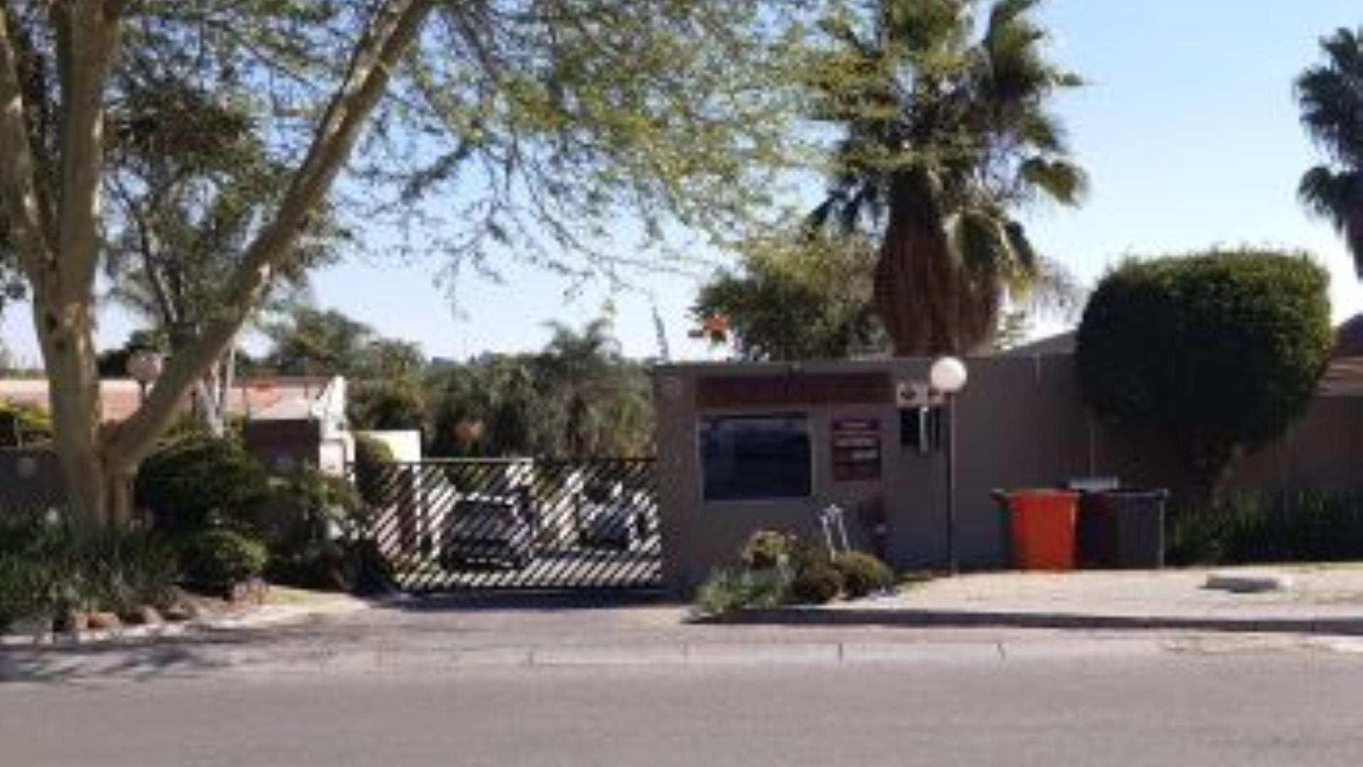 Front View of property in Douglasdale