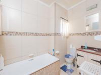 Main Bathroom of property in Struis Bay