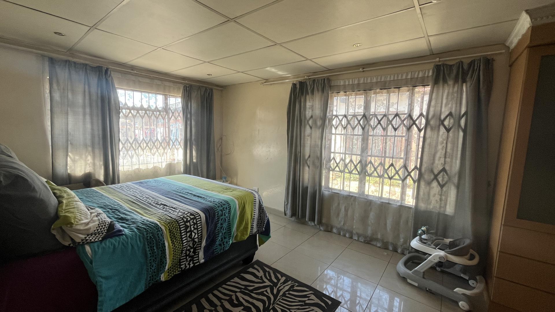 Bed Room 1 of property in Mangaung