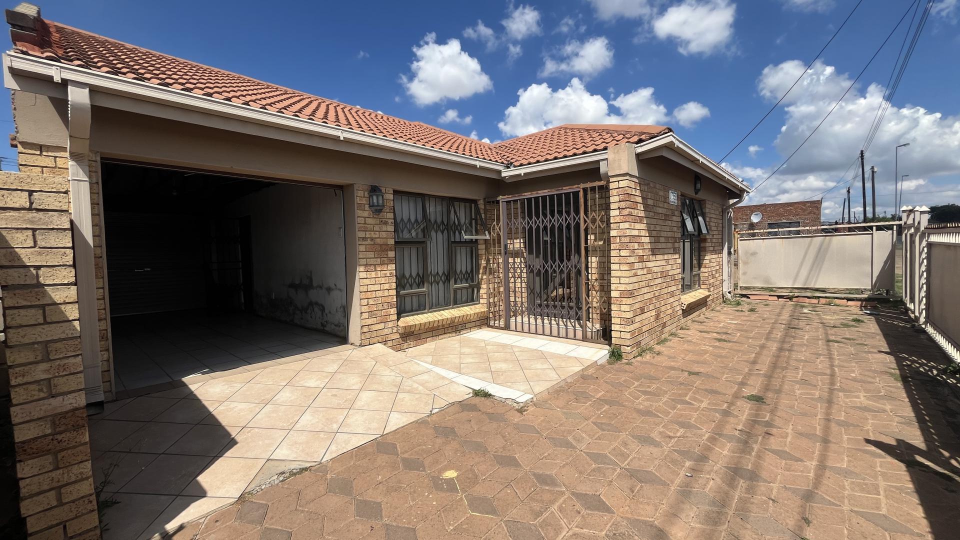 Front View of property in Mangaung