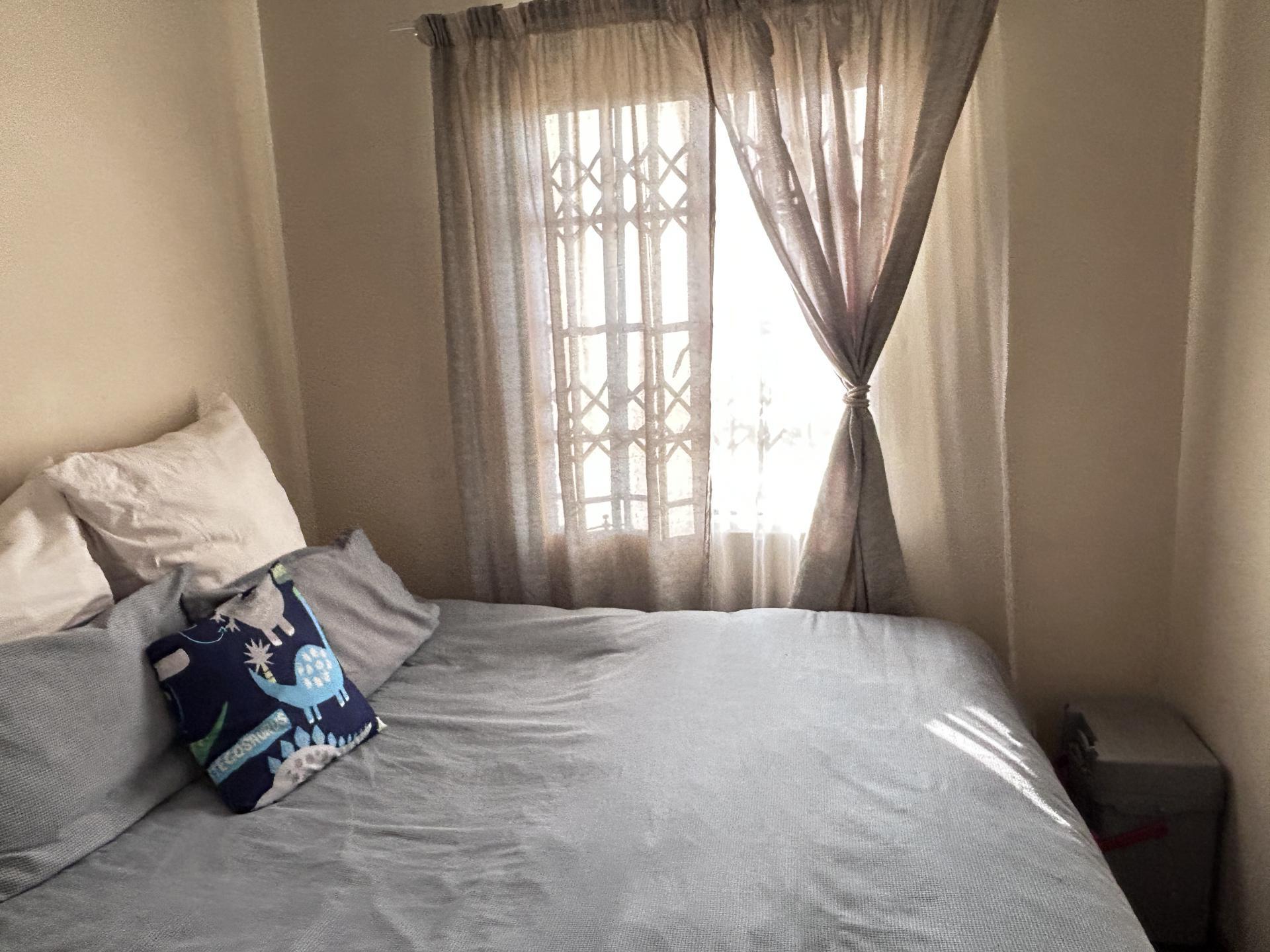 Bed Room 1 of property in Emalahleni (Witbank) 