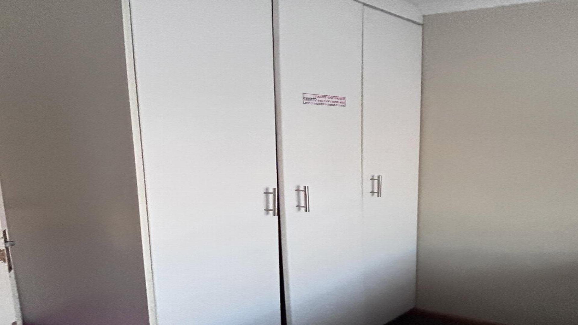 Bed Room 1 of property in Emalahleni (Witbank) 