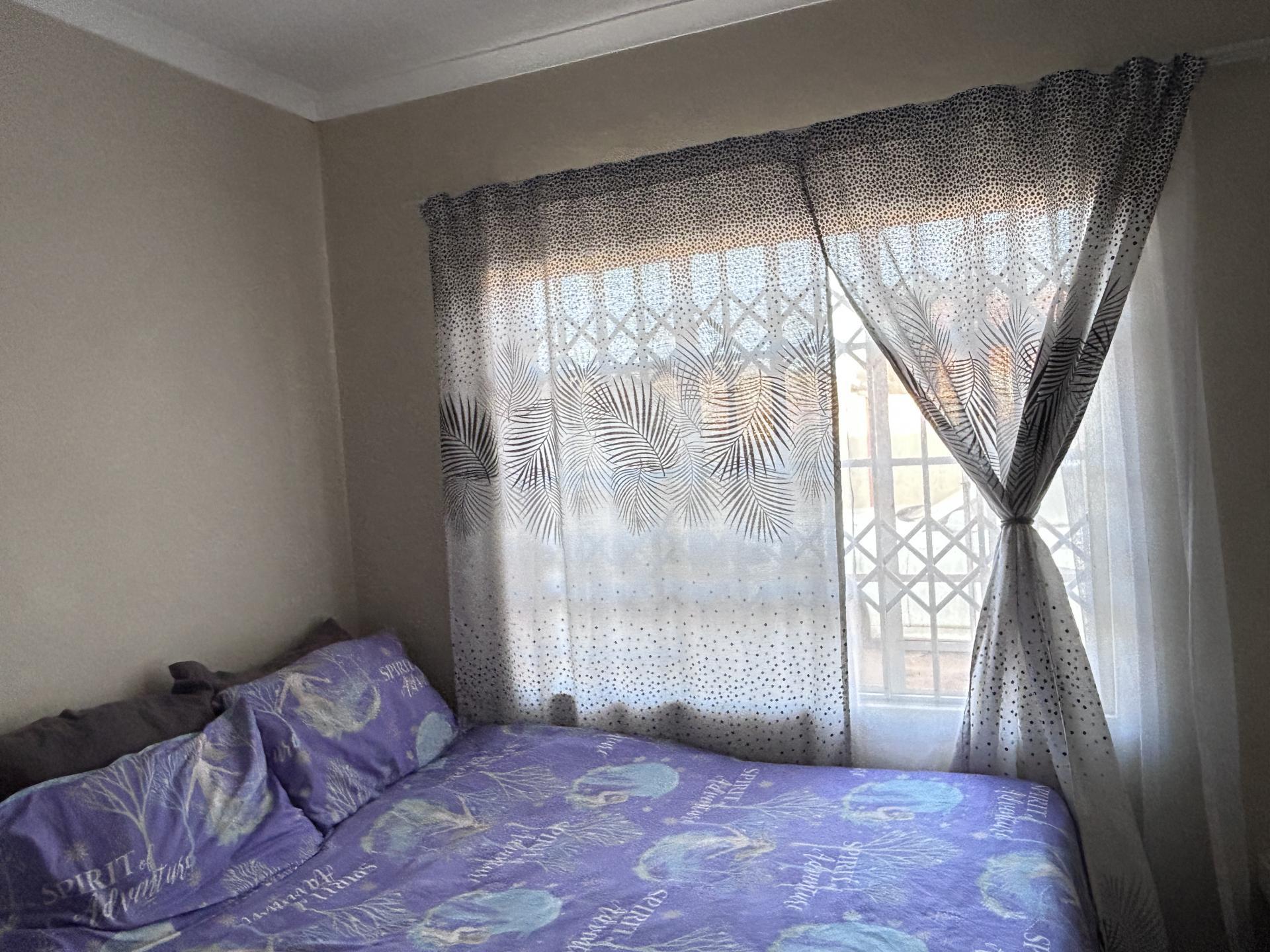 Bed Room 2 of property in Emalahleni (Witbank) 