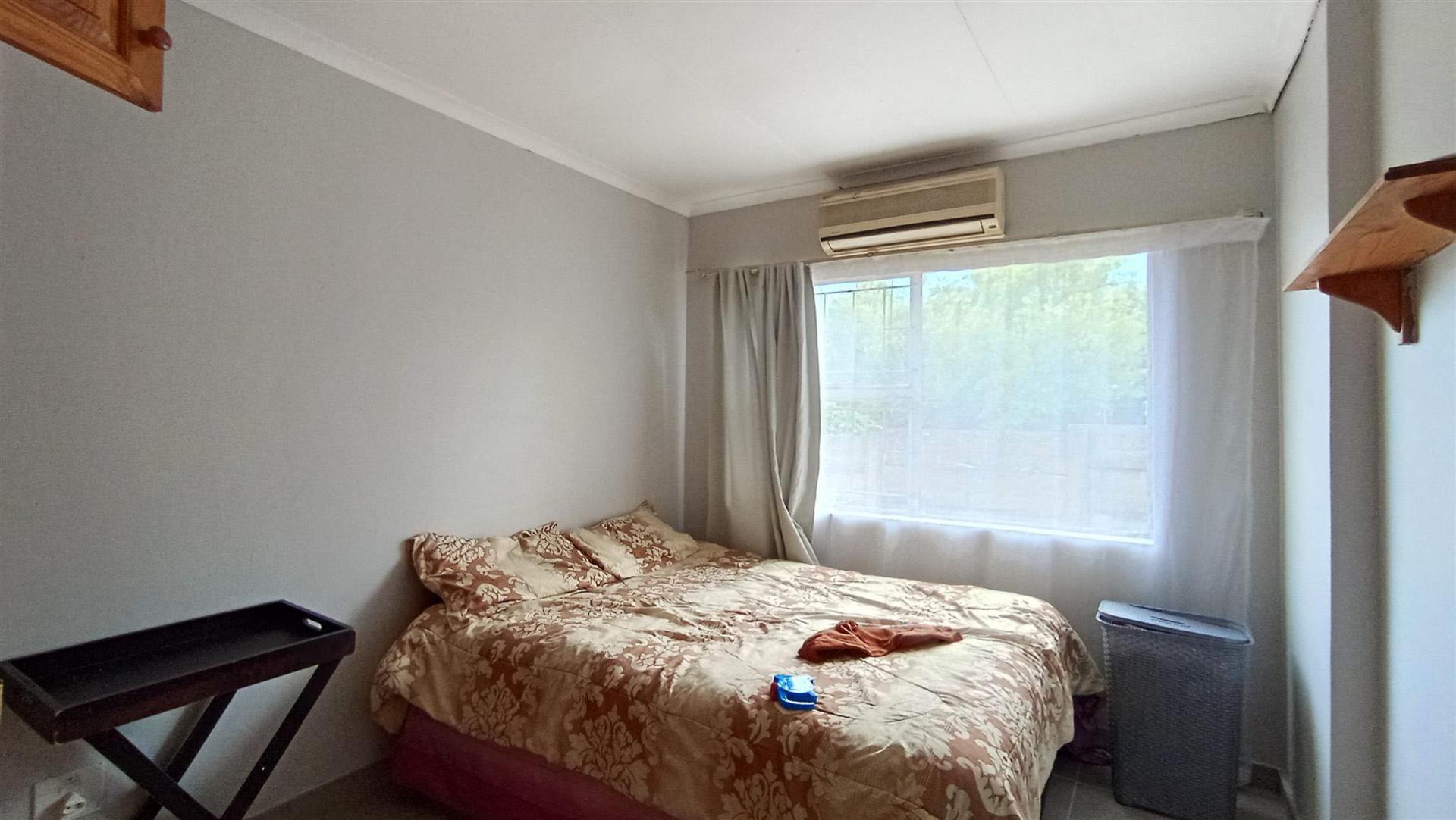 Bed Room 1 - 13 square meters of property in Moreletapark