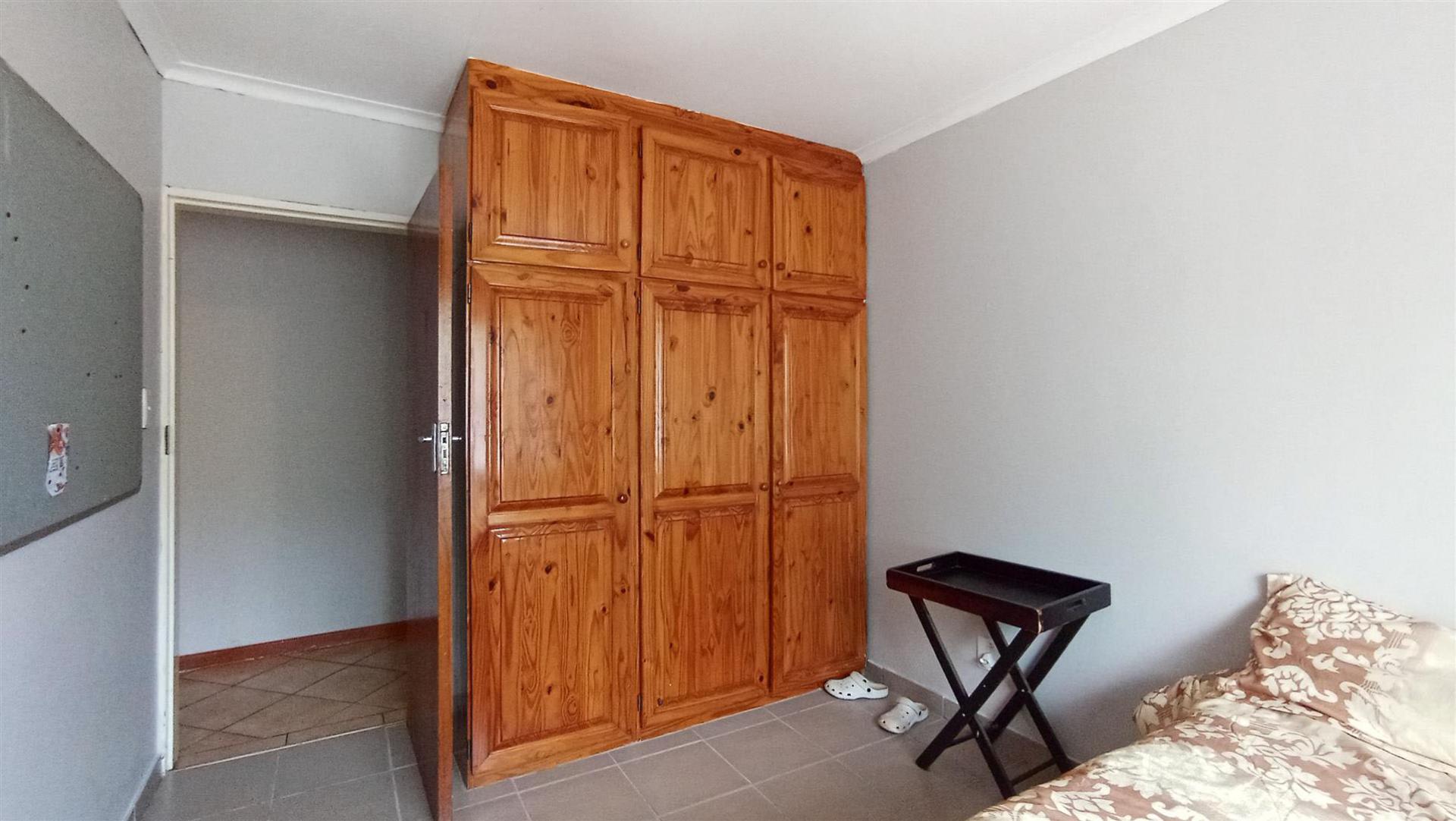 Bed Room 1 - 13 square meters of property in Moreletapark