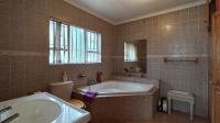 Main Bathroom - 10 square meters of property in Moreletapark