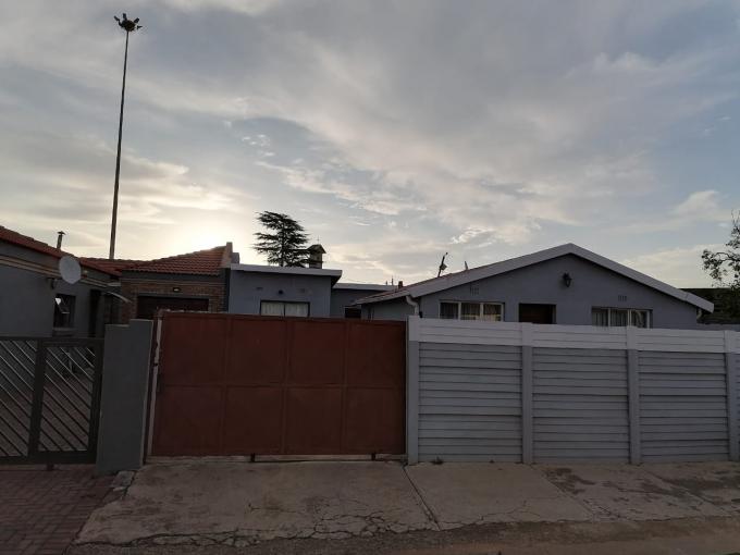 2 Bedroom House for Sale For Sale in Soweto - MR610367
