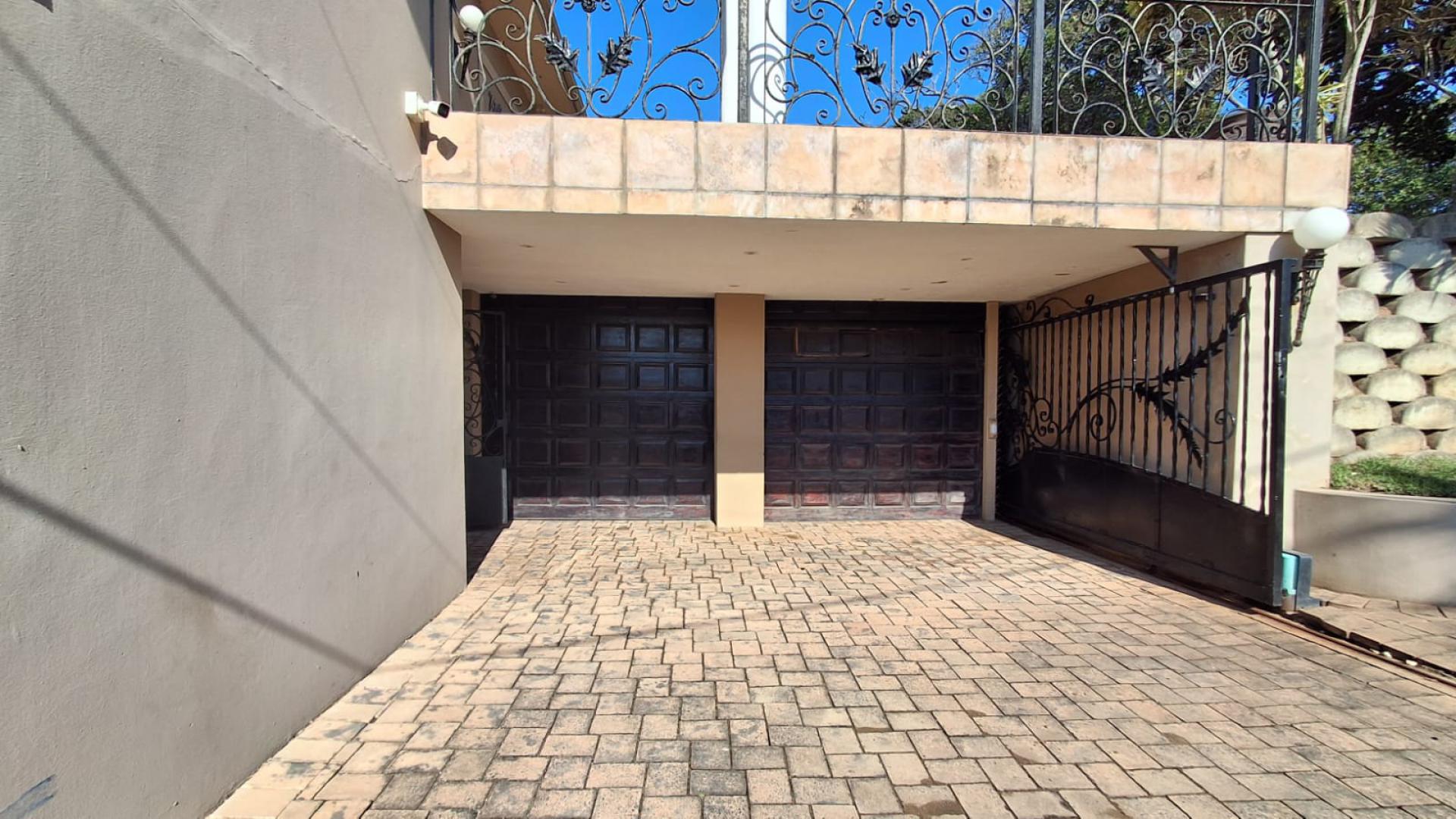 Garage of property in Uvongo