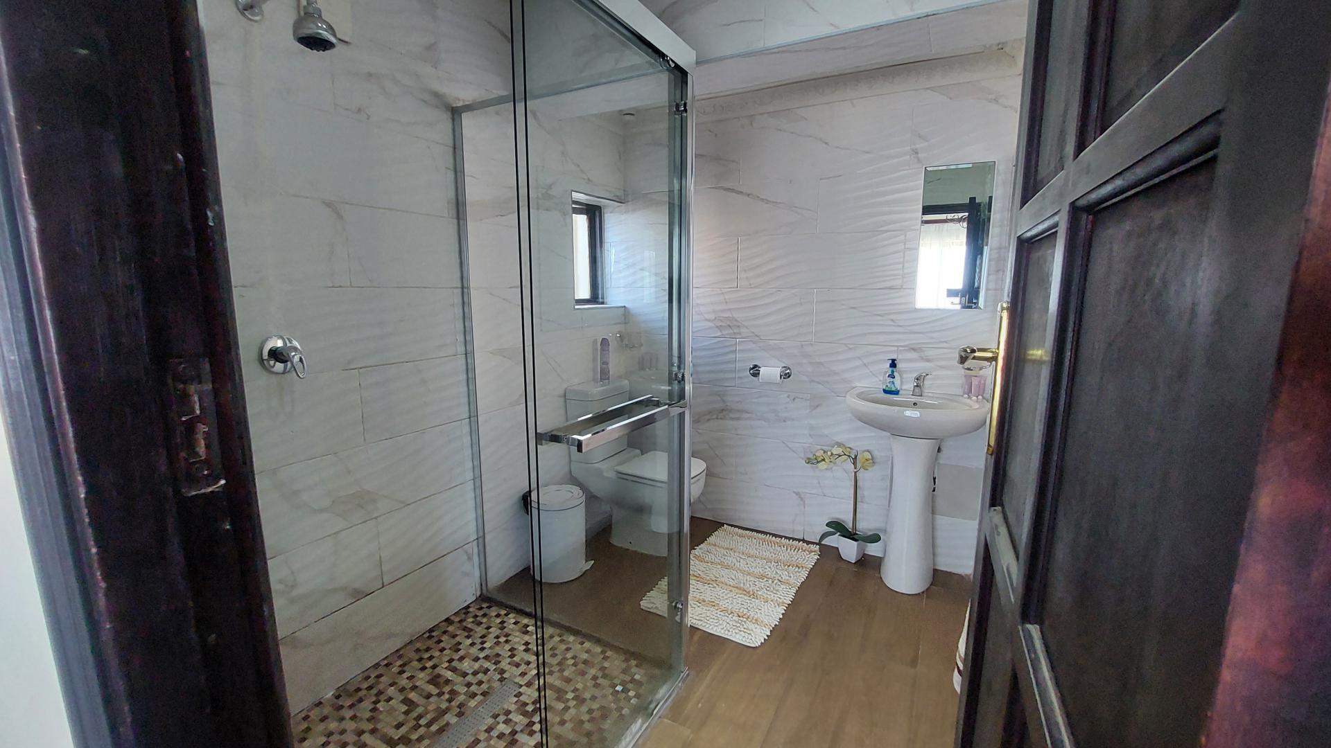 Bathroom 2 of property in Uvongo