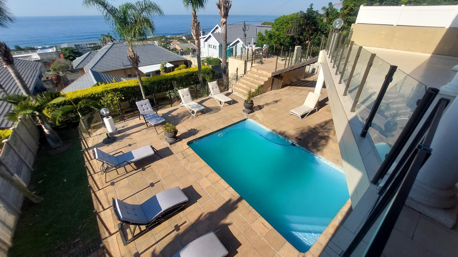 Swimming Pool of property in Uvongo