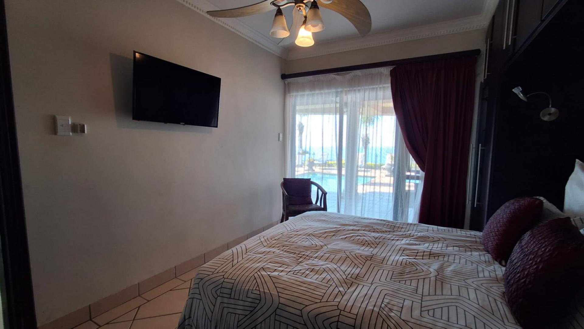 Bed Room 2 of property in Uvongo