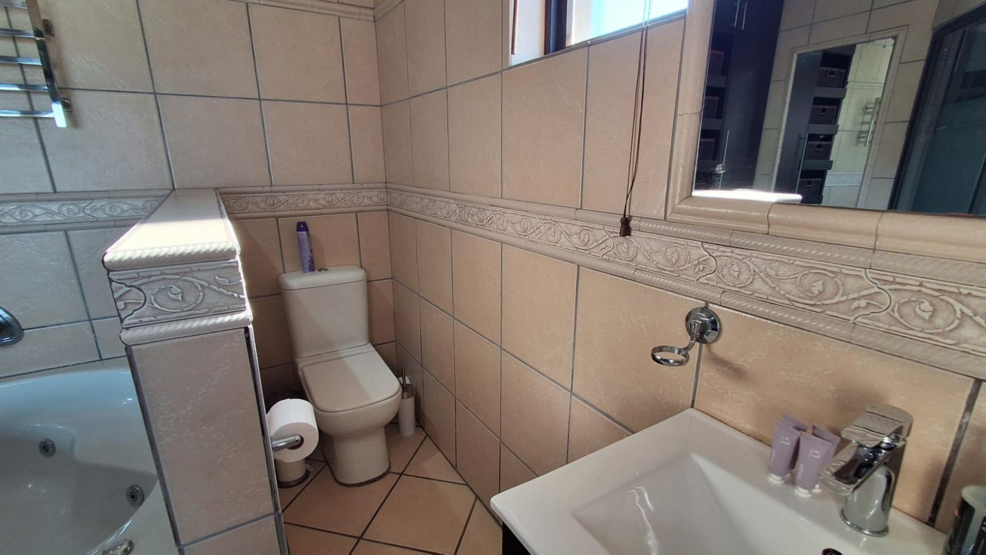 Bathroom 3+ of property in Uvongo