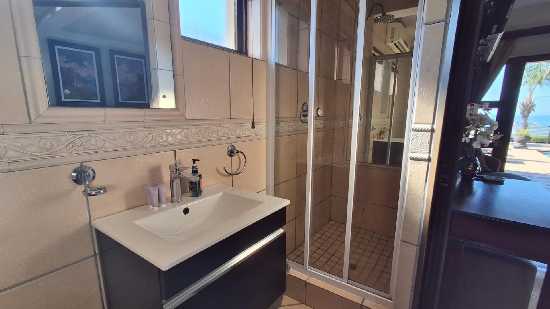 Bathroom 3+ of property in Uvongo