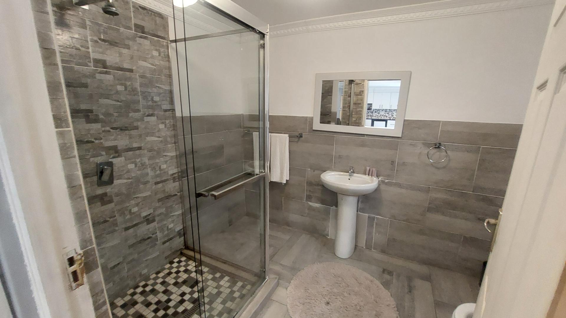 Bathroom 3+ of property in Uvongo