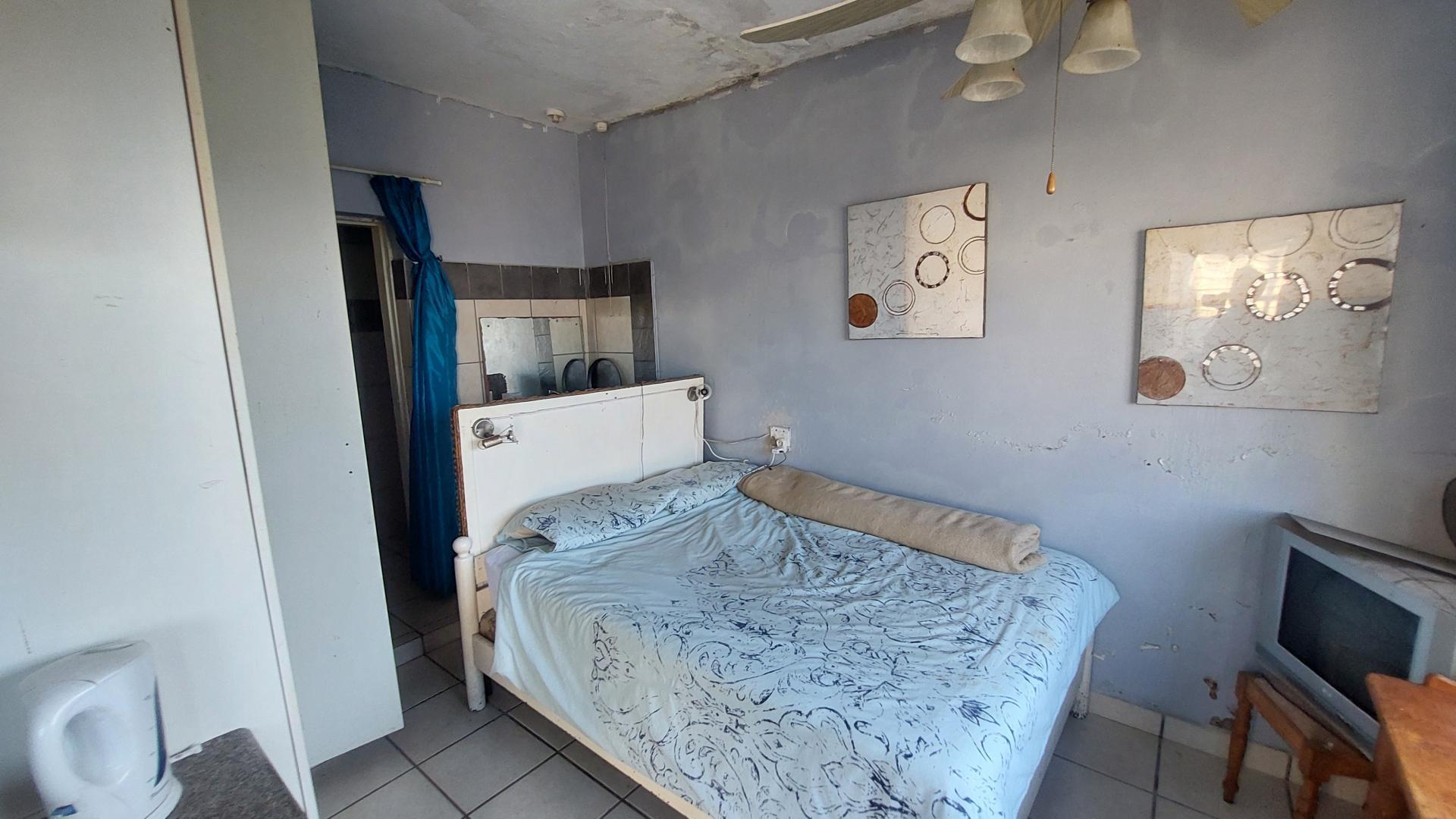 Bed Room 5+ of property in Uvongo