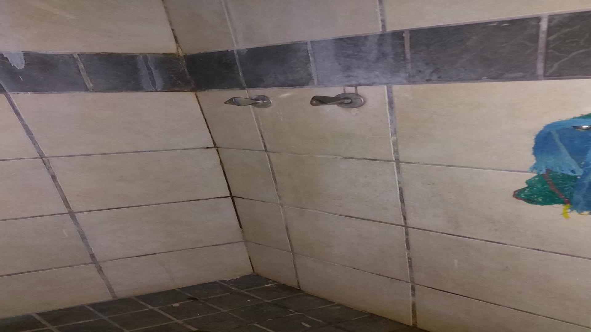 Bathroom 3+ of property in Uvongo