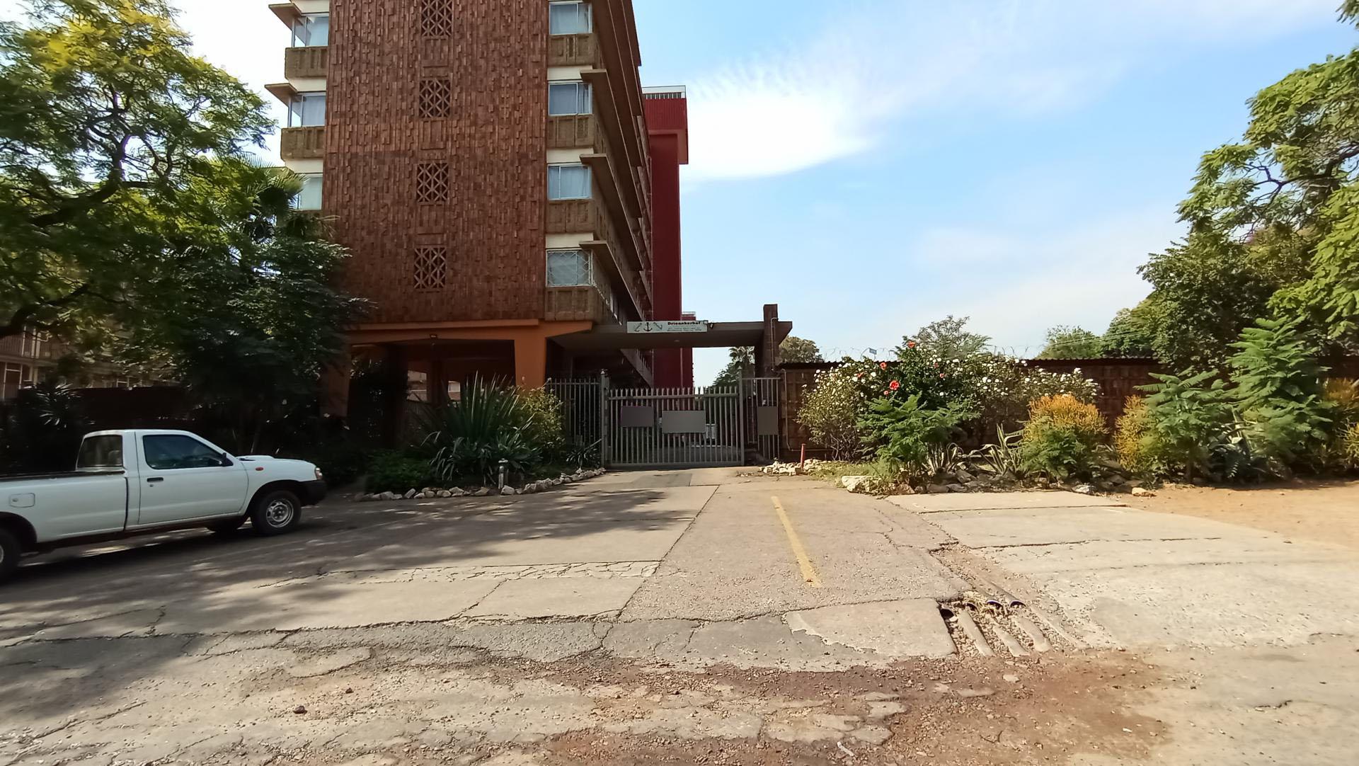 Front View of property in Muckleneuk