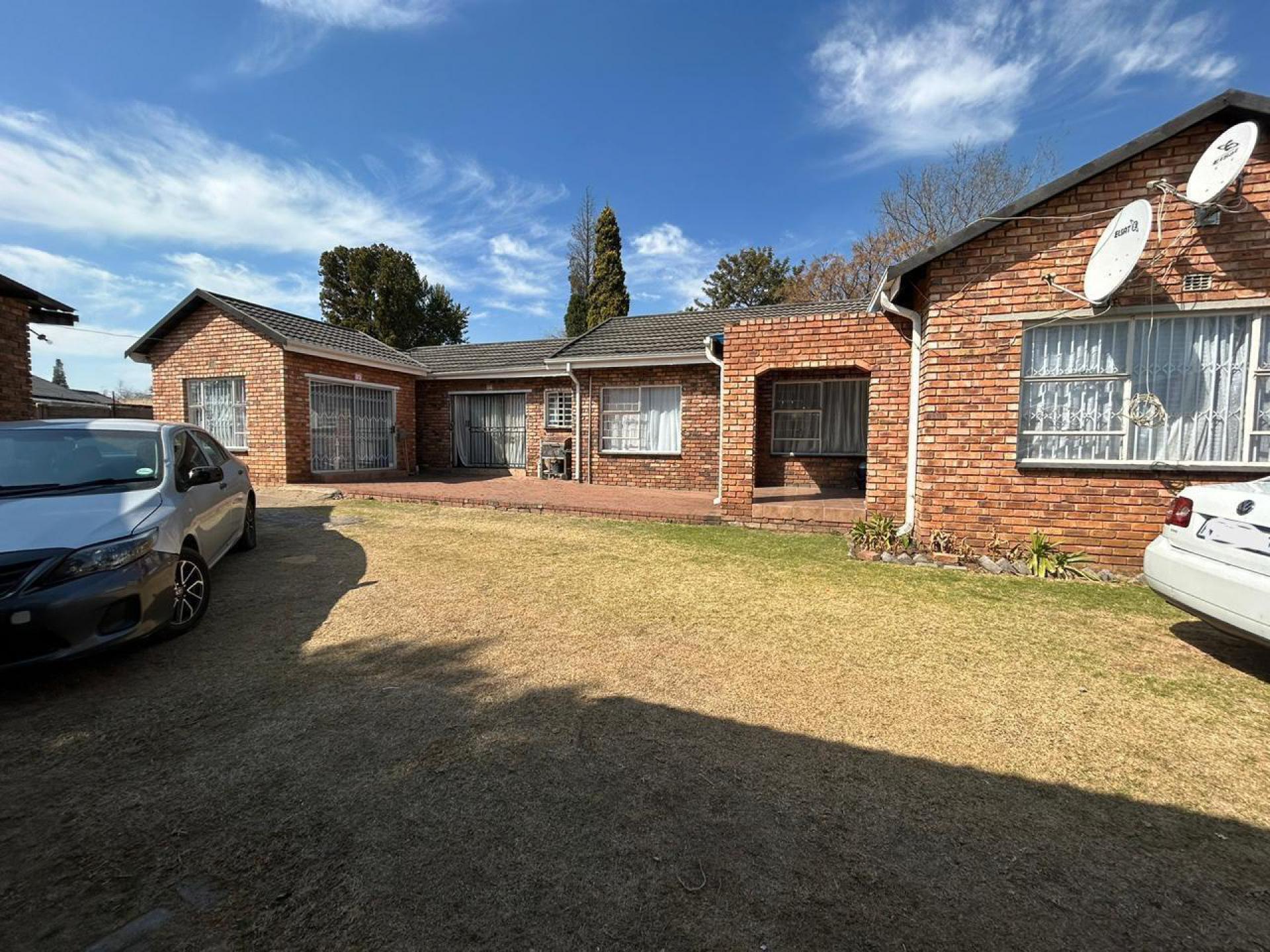 7 Bedroom House for Sale For Sale in Esther Park MR610514