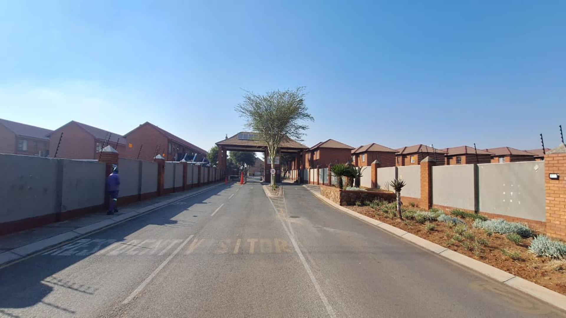 Front View of property in Albertsdal
