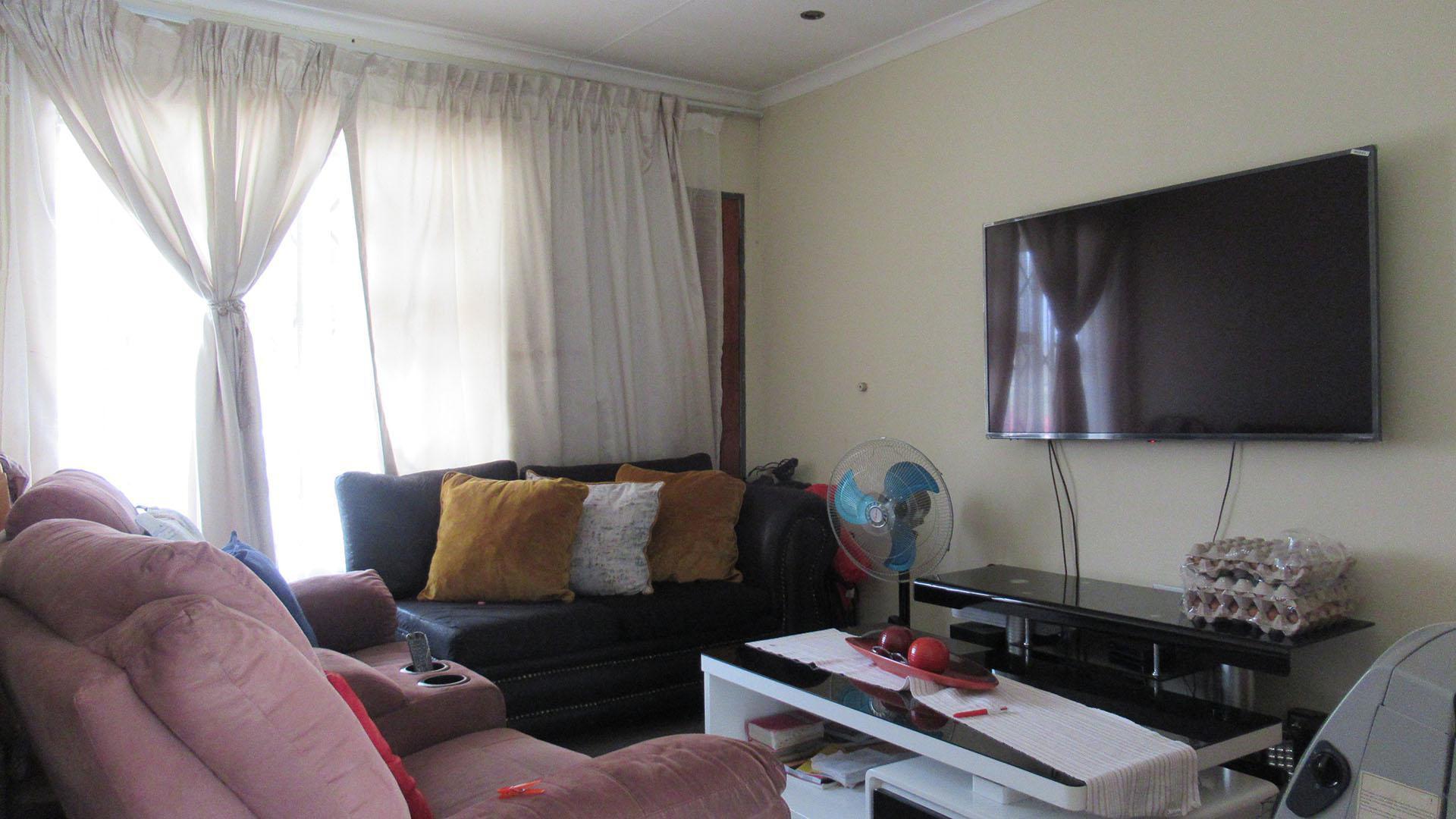 Lounges of property in Fleurhof