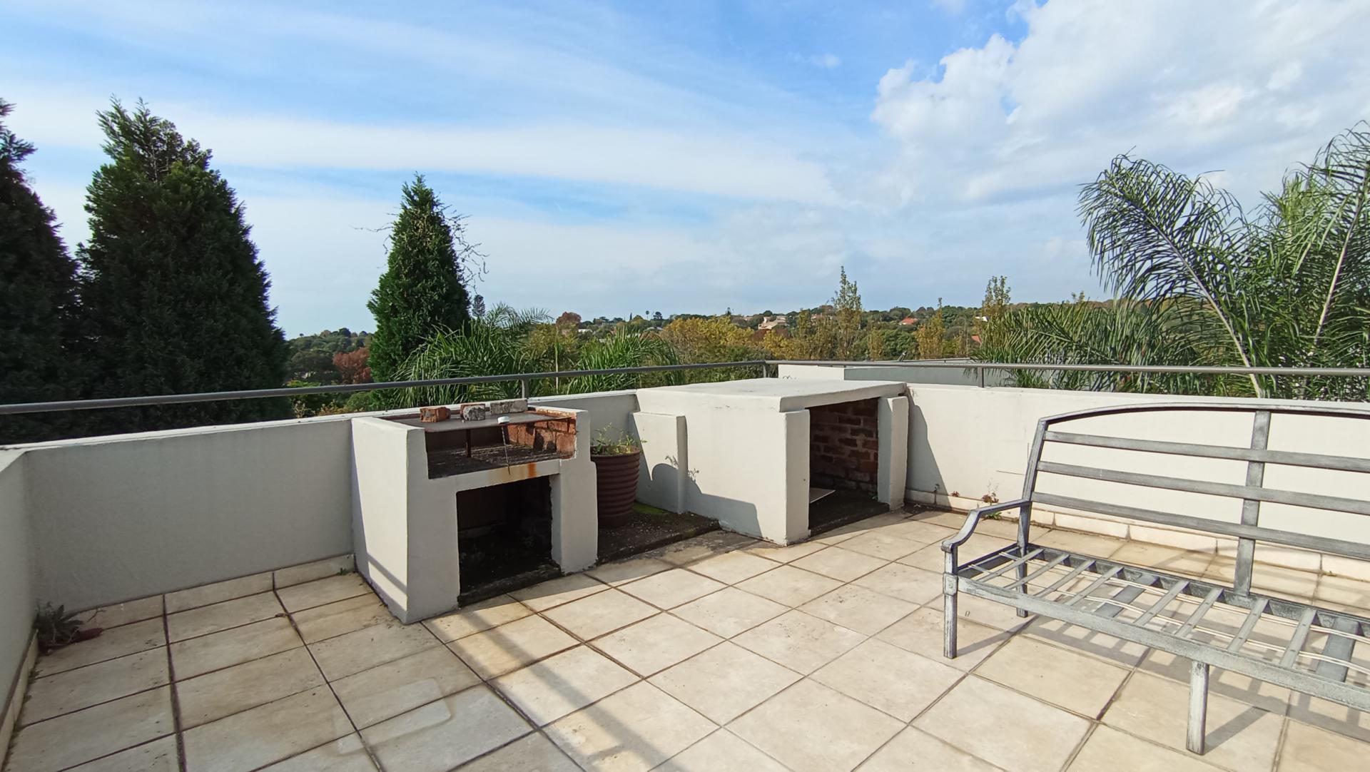 Entertainment - 65 square meters of property in Oaklands - JHB